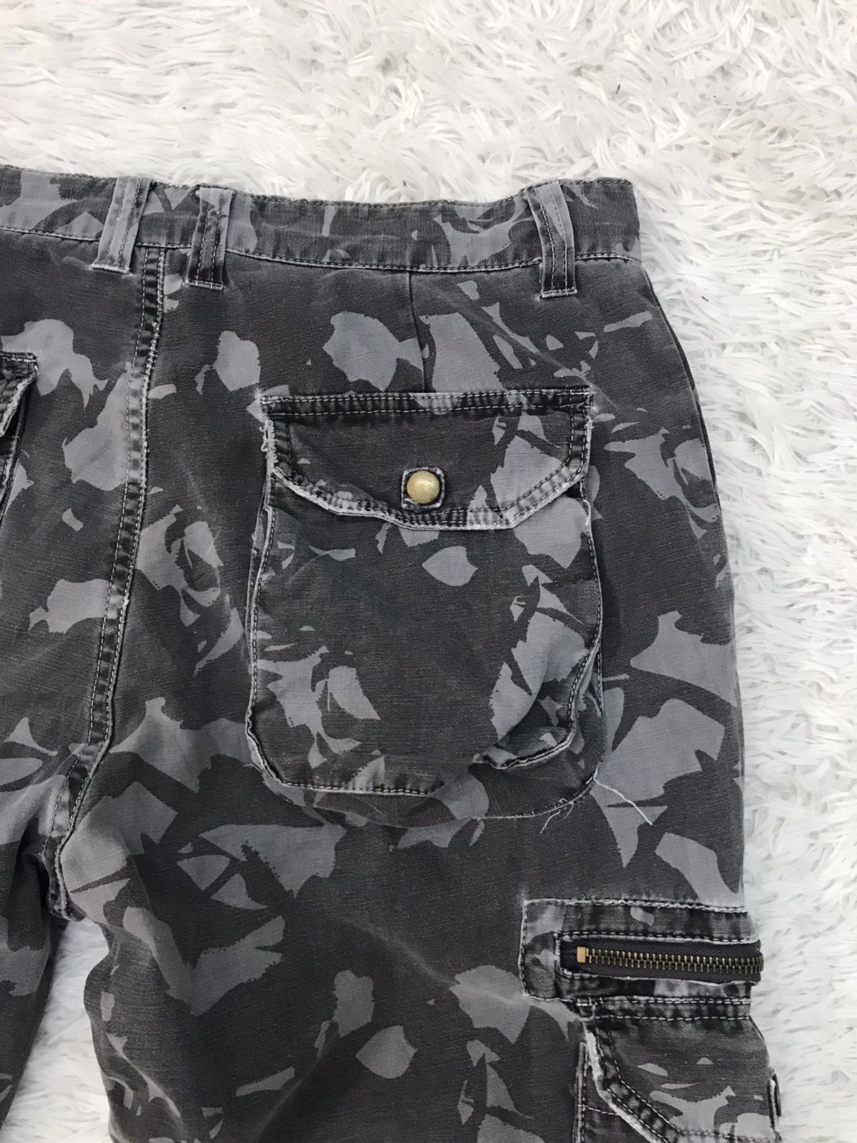 Japanese Brand Camo Cargo Multipockets Pant Size US 33 - 13 Thumbnail