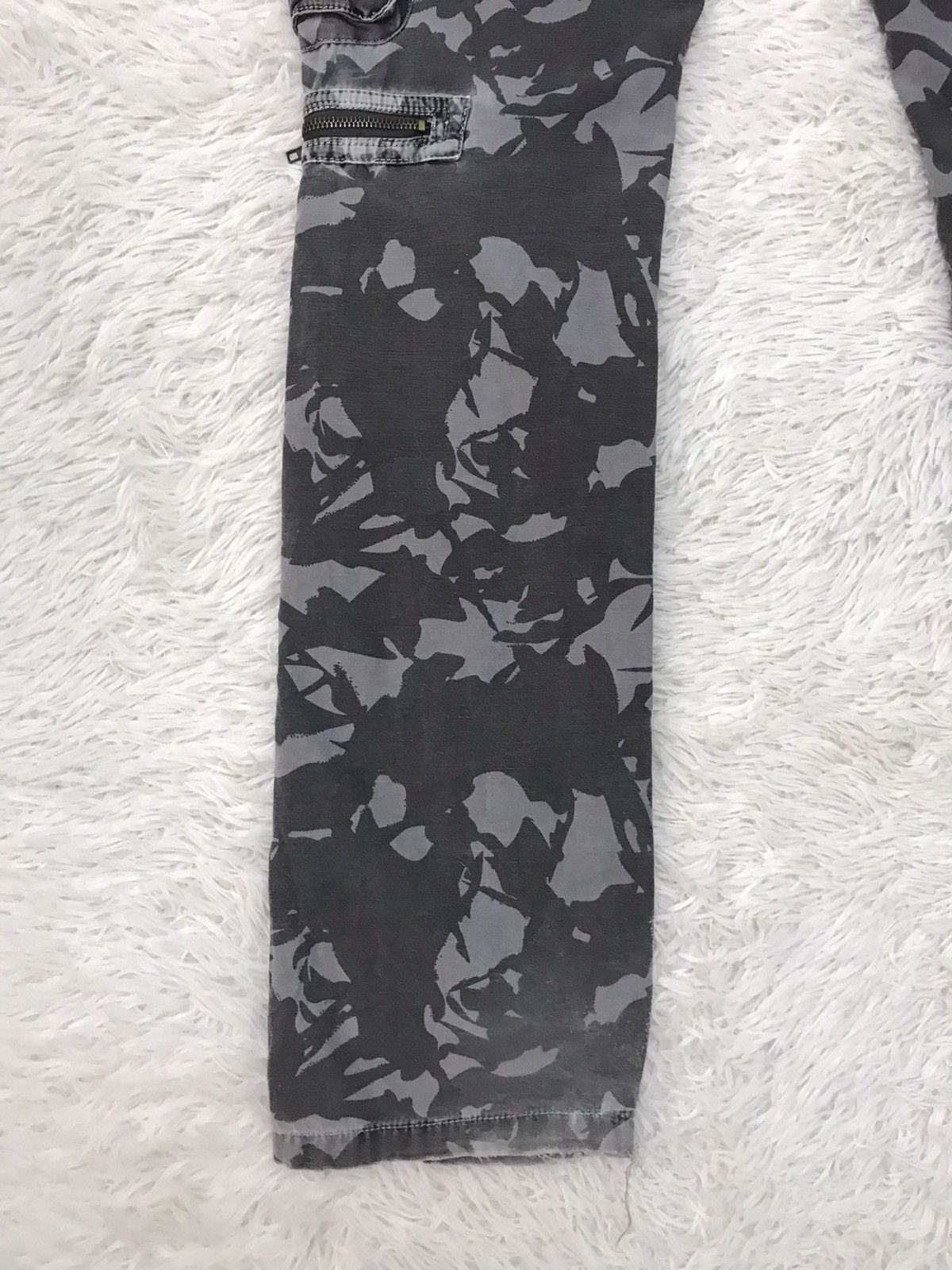 Japanese Brand Camo Cargo Multipockets Pant Size US 33 - 9 Thumbnail