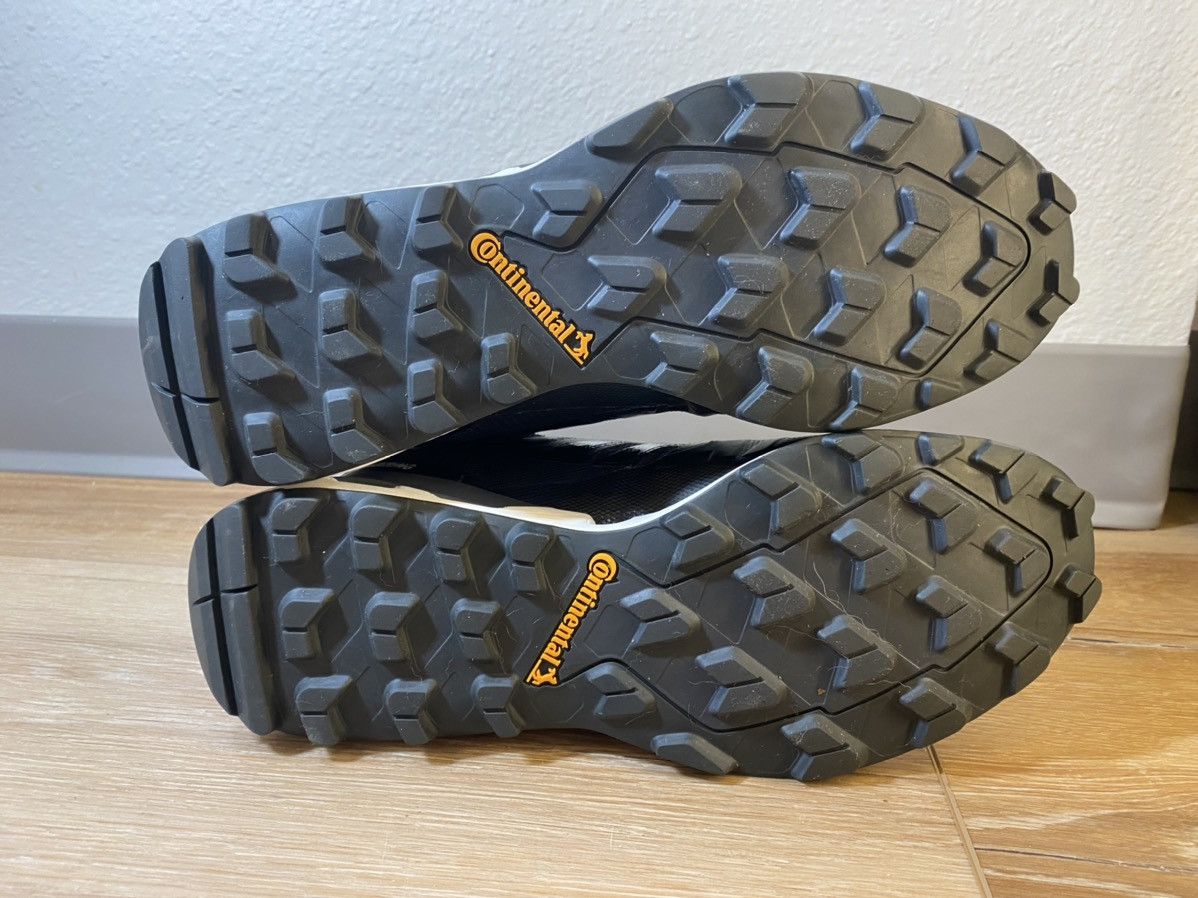 Adidas × White Mountaineering White Mountaineering x Terrex Fast GTX-Surround 'Carbon' Size US 12 / EU 45 - 4 Thumbnail