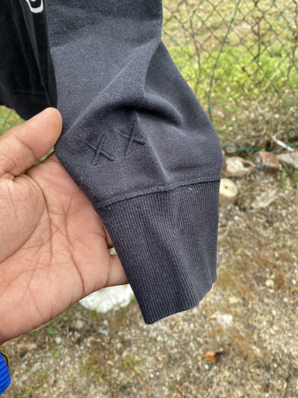 Kaws × Uniqlo Kaws X Peanuts Uniqlo UT Sweater Size US L / EU 52-54 / 3 - 7 Thumbnail