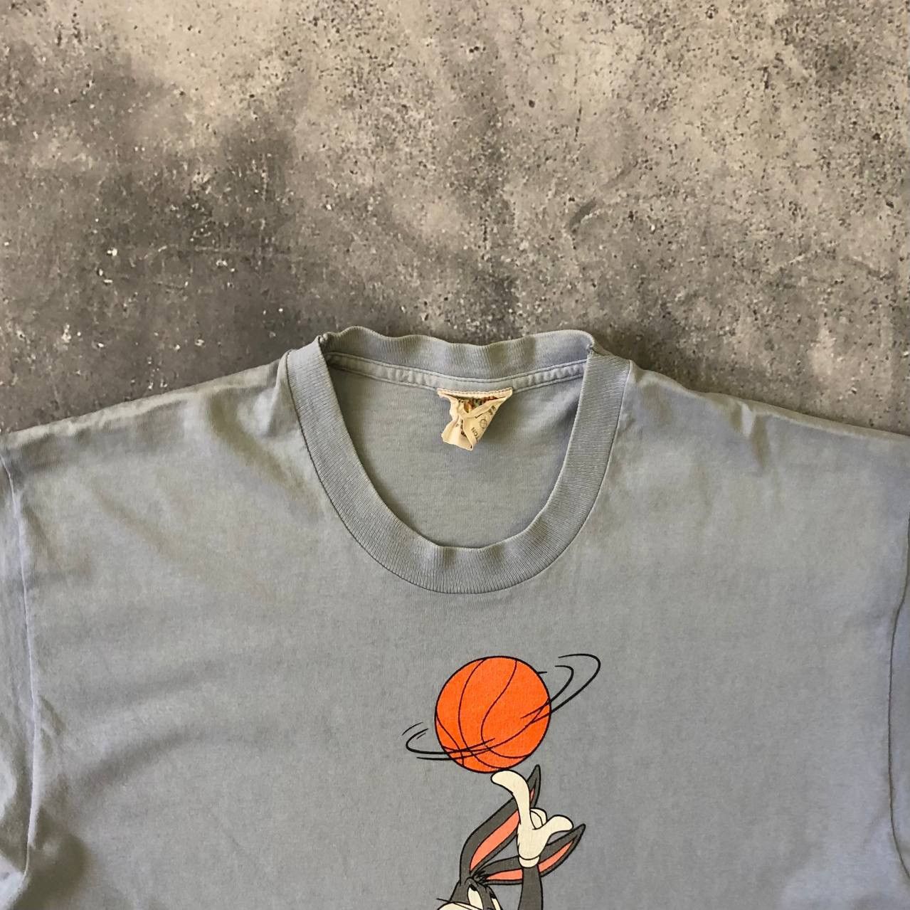 Vintage Vintage 90s Space Jam Bugs Bunny T Shirt Blue Size L Size US L / EU 52-54 / 3 - 2 Thumbnail