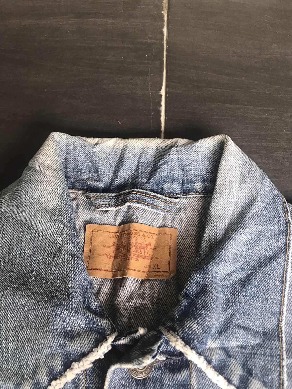 Levi's Vintage Clothing Vintage Levi's 70500 Japanese Distressed Denim Jacket Size US L / EU 52-54 / 3 - 10 Thumbnail