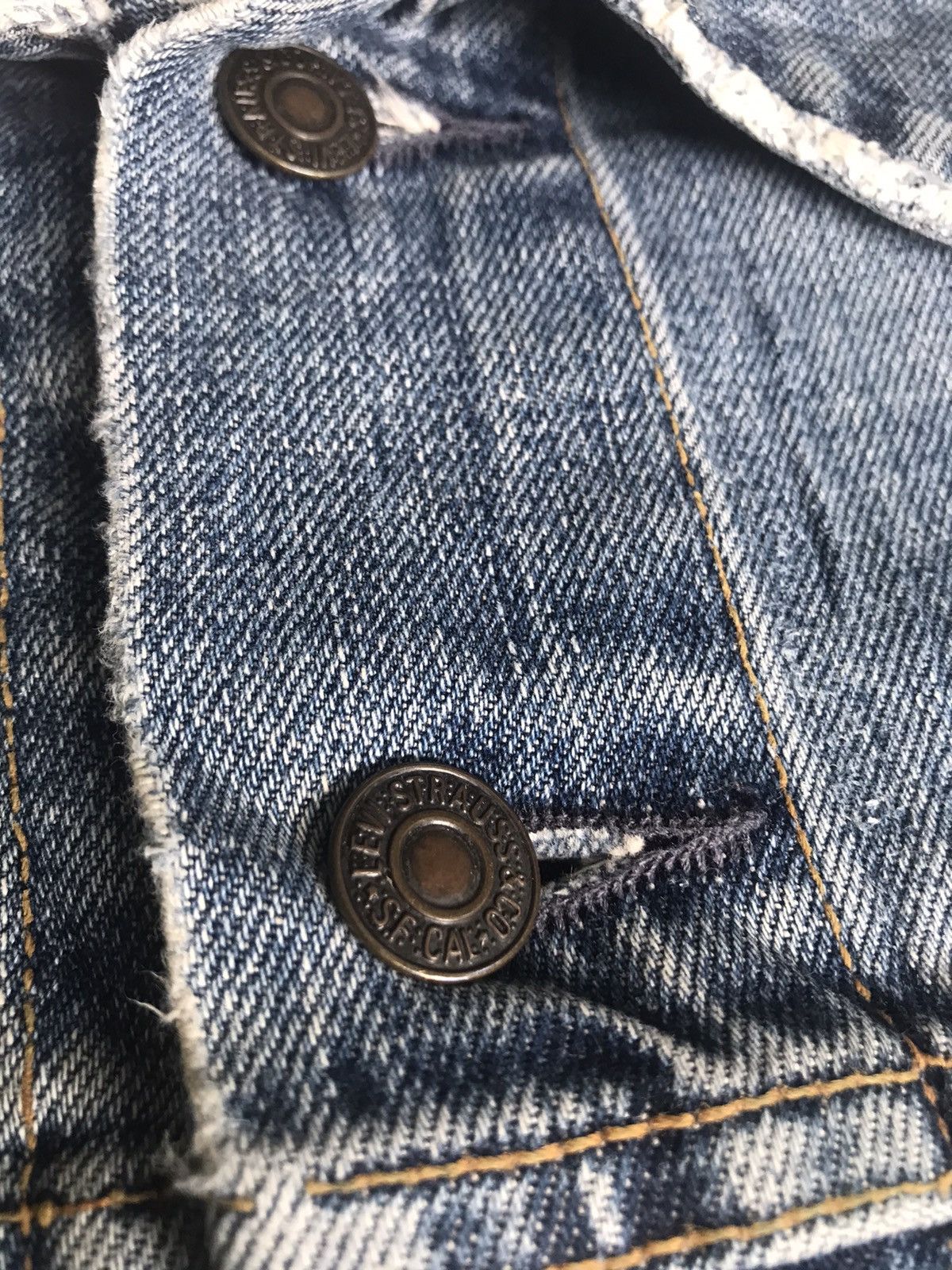 Levi's Vintage Clothing Vintage Levi's 70500 Japanese Distressed Denim Jacket Size US L / EU 52-54 / 3 - 5 Thumbnail