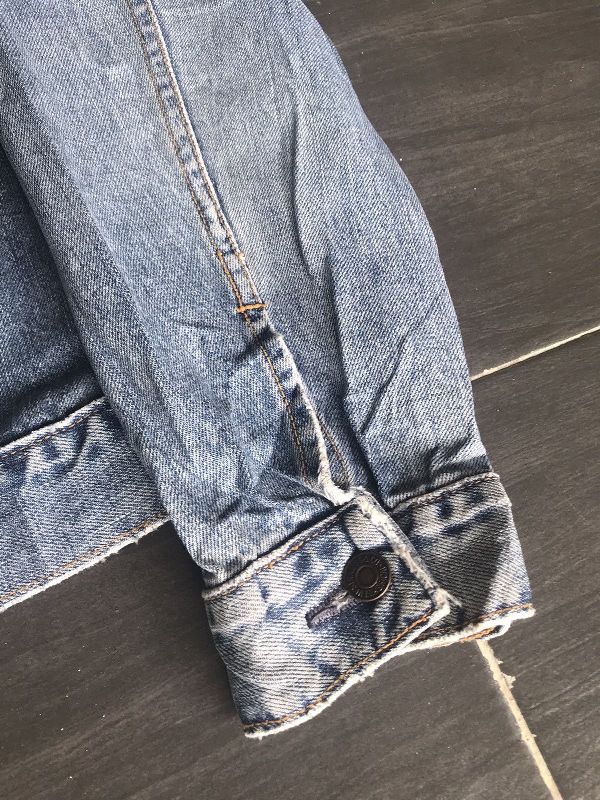 Levi's Vintage Clothing Vintage Levi's 70500 Japanese Distressed Denim Jacket Size US L / EU 52-54 / 3 - 9 Thumbnail
