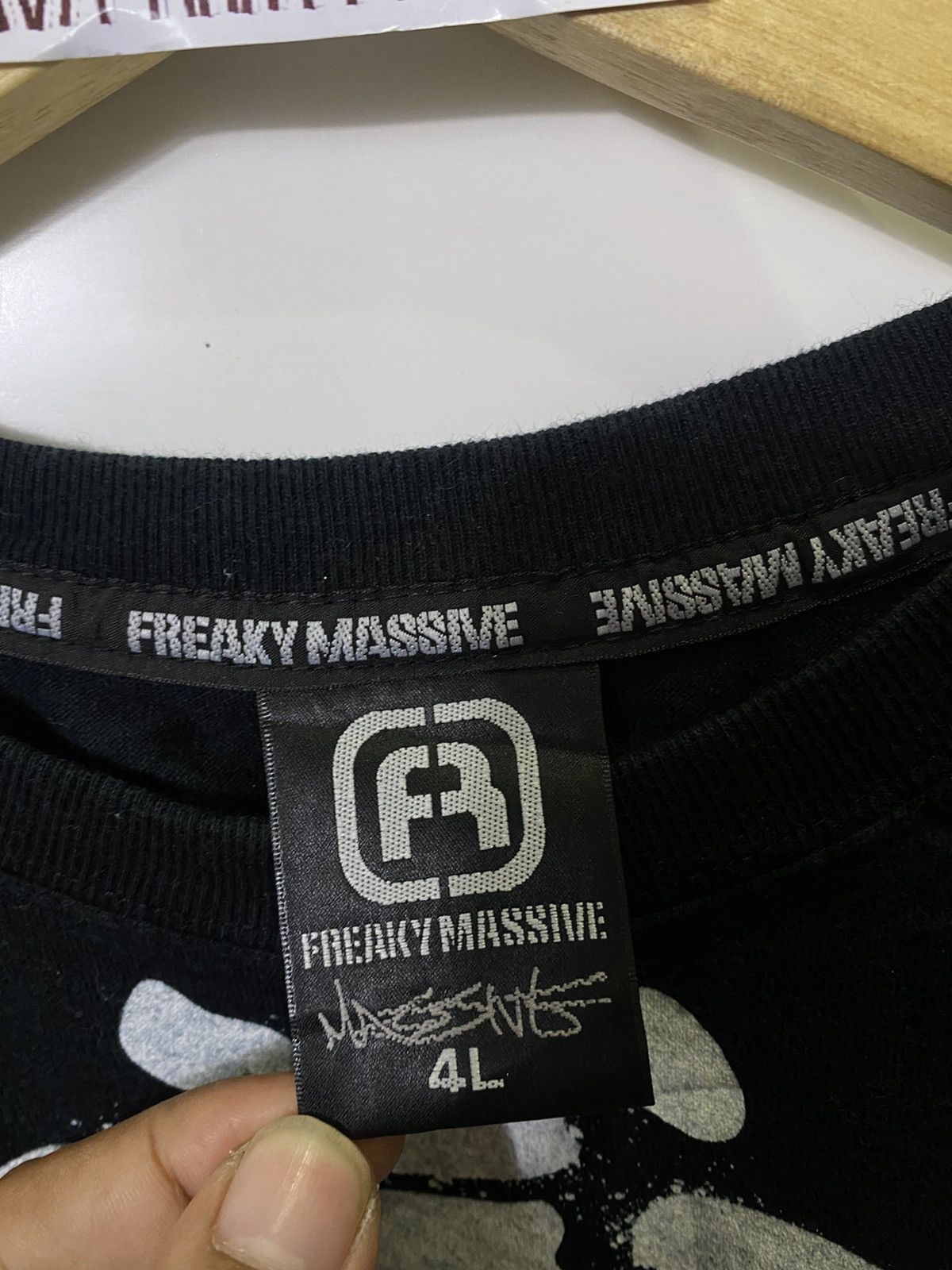 ウェア FREAKY MASSIVE il_1080xN.5922886583_pjen.jpg