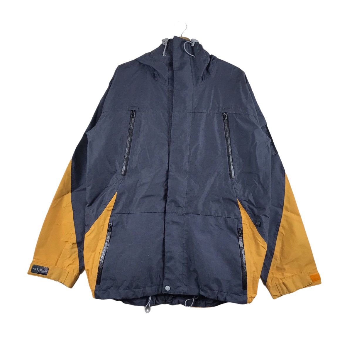 Vintage Altitude Sportswear Outdoor Urbanswear Travel Hiking