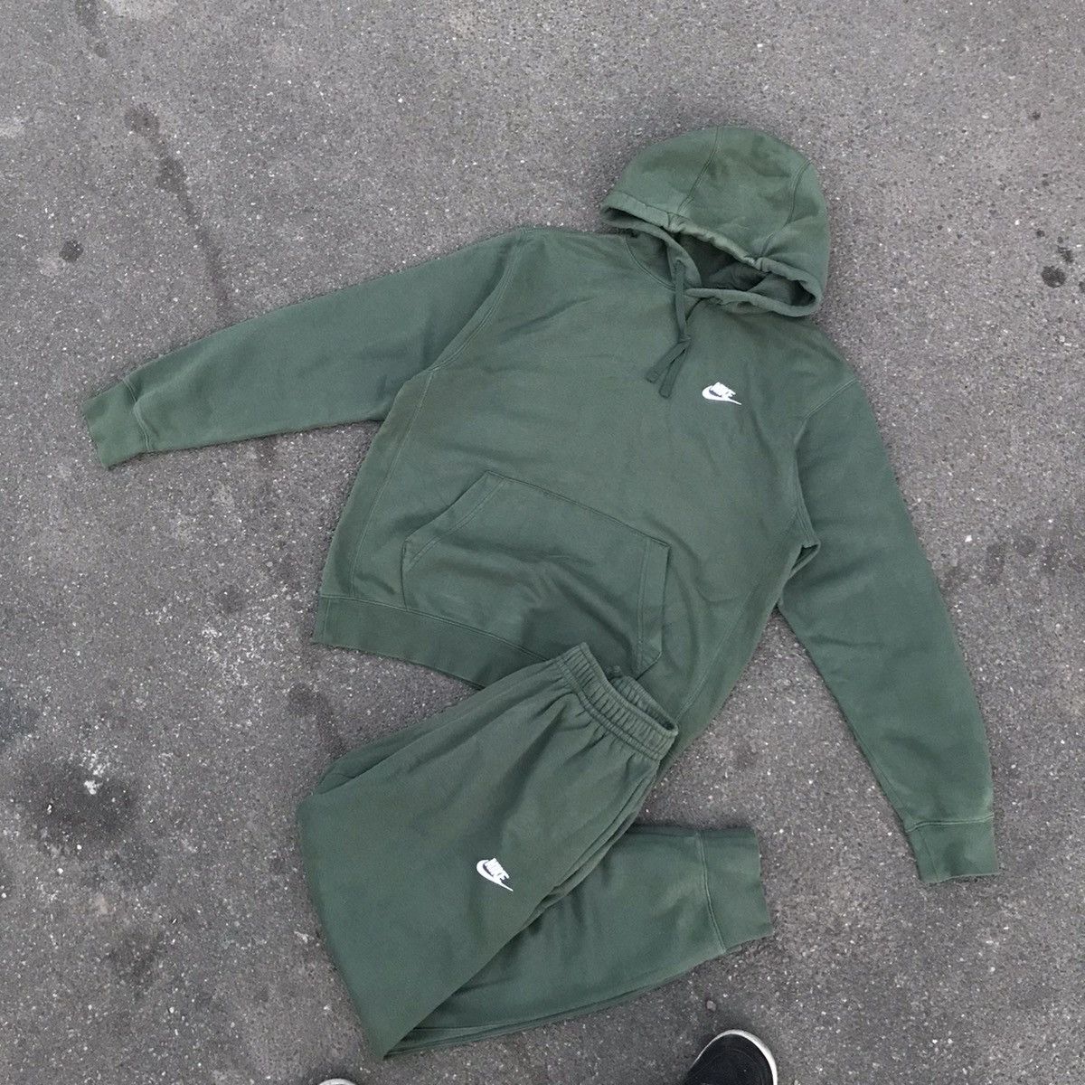 Nike Green Nike Sweatsuit Hoodie + Jogger Sweatpants Size US M / EU 48-50 / 2 - 1 Thumbnail