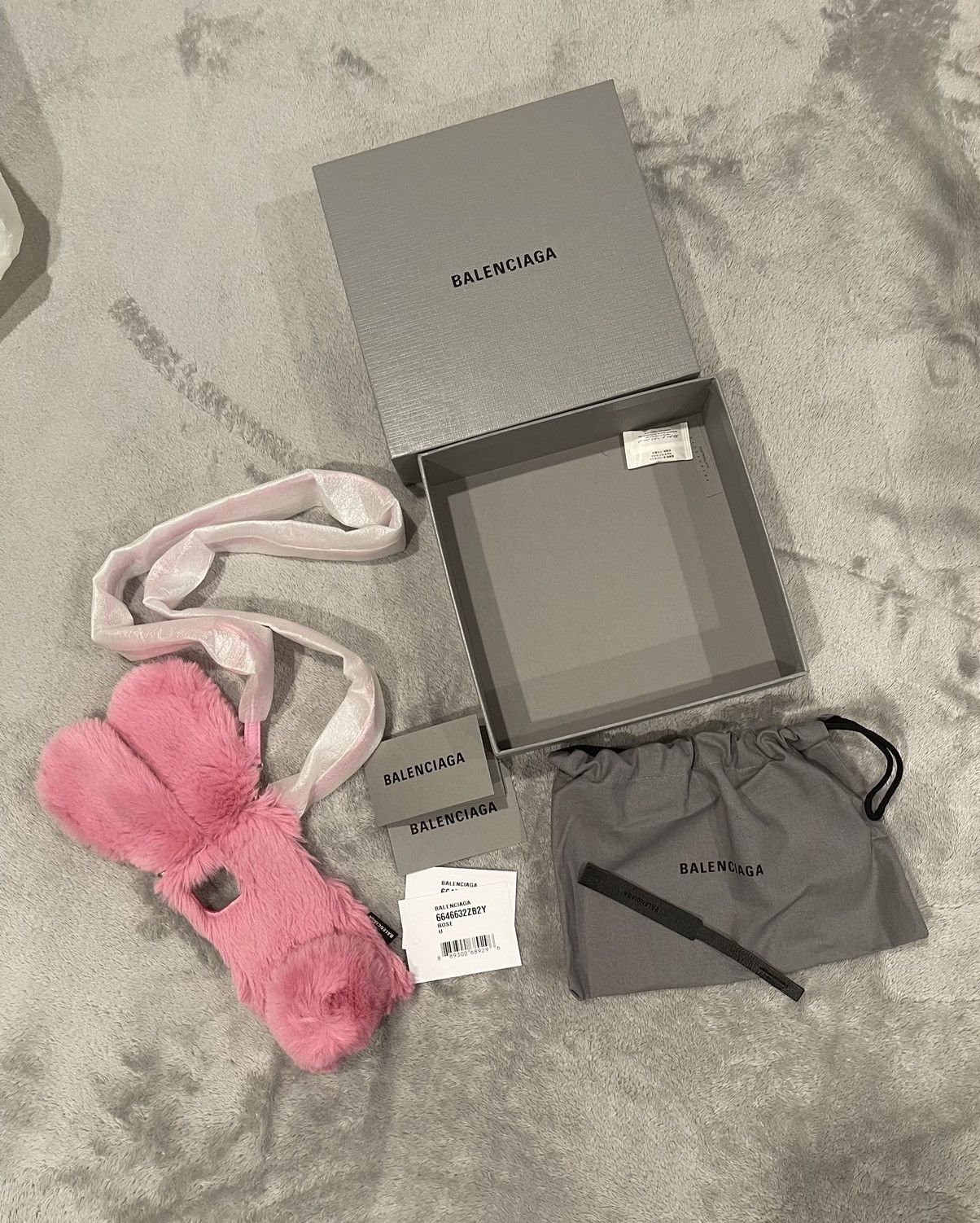 Balenciaga (RUNWAY!)Balenciaga 2021fw Fluffy Bunny iPhone 12 Case Size ONE SIZE - 3 Thumbnail