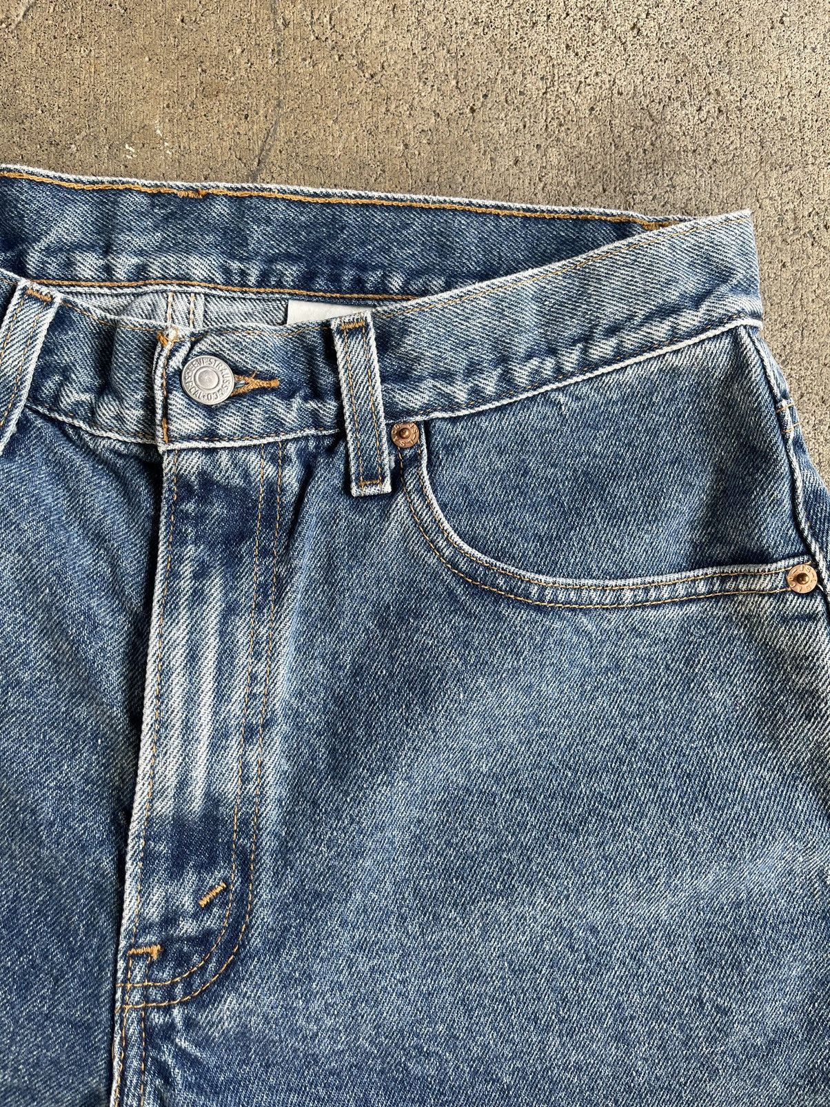 Levi's 🔥VINTAGE LEVI’S SHORTS!! (BLANK TAB)🔥 Size US 33 - 2 Thumbnail