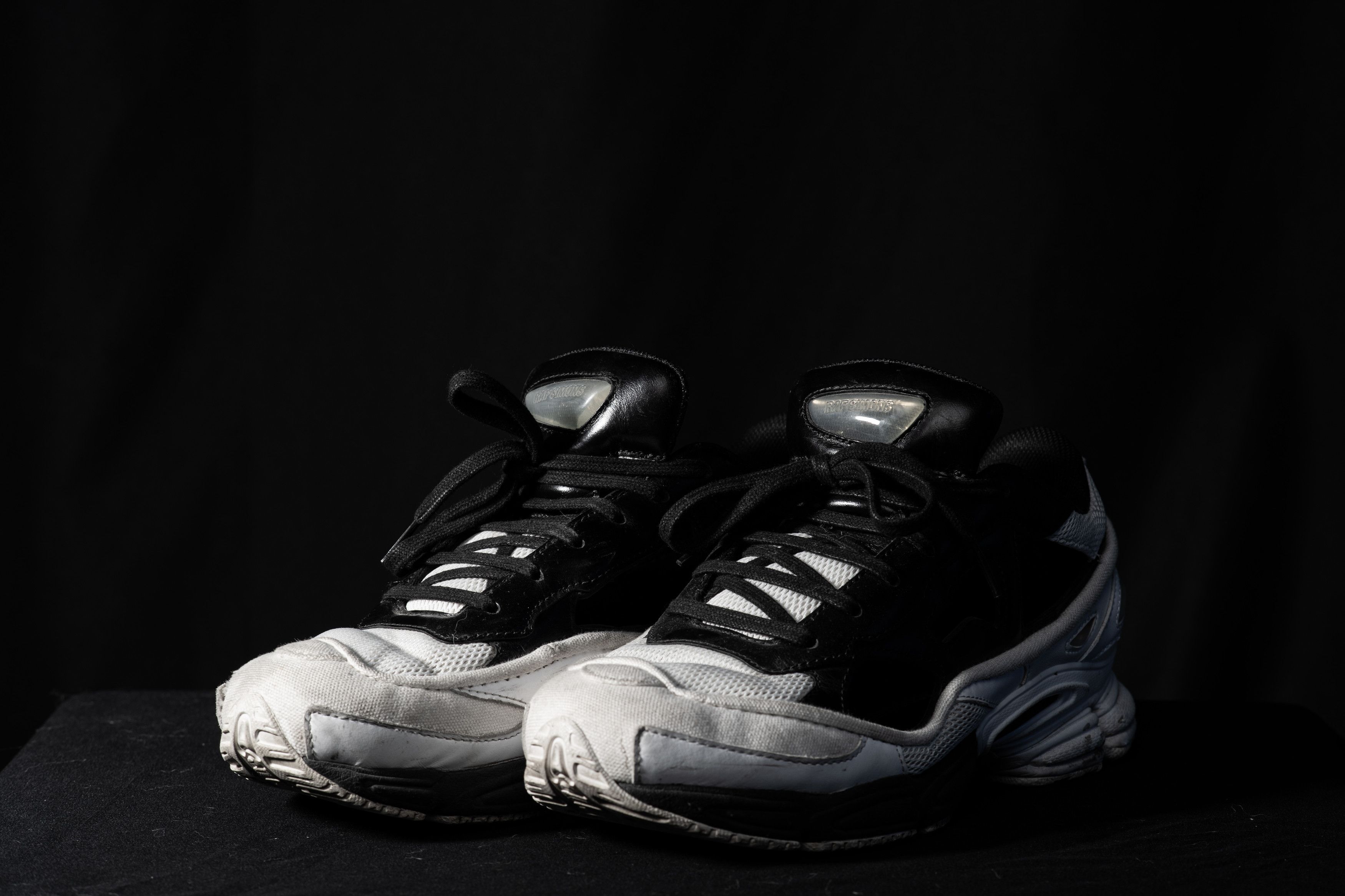 RAF SIMONS × adidas REPLICANT OZWEEGO 白黒 adidas Raf Simons x Replicant Ozweego 'White' Limited