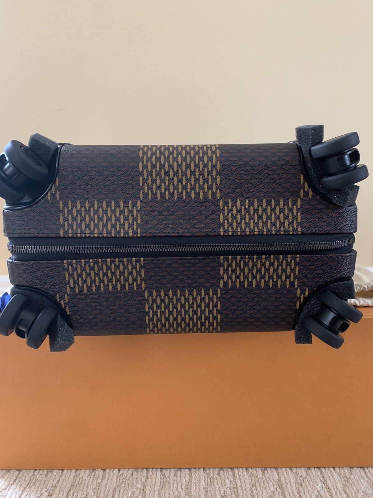 Louis Vuitton × Nigo Louis Vuitton Nigo Horizon Roller Suitcase Size ONE SIZE - 9 Thumbnail