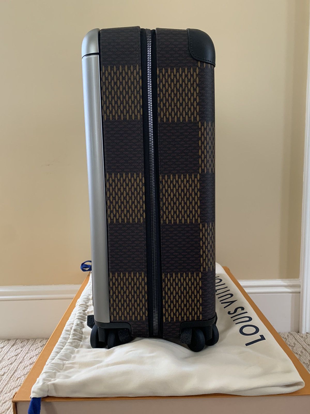 Louis Vuitton × Nigo Louis Vuitton Nigo Horizon Roller Suitcase Size ONE SIZE - 4 Thumbnail