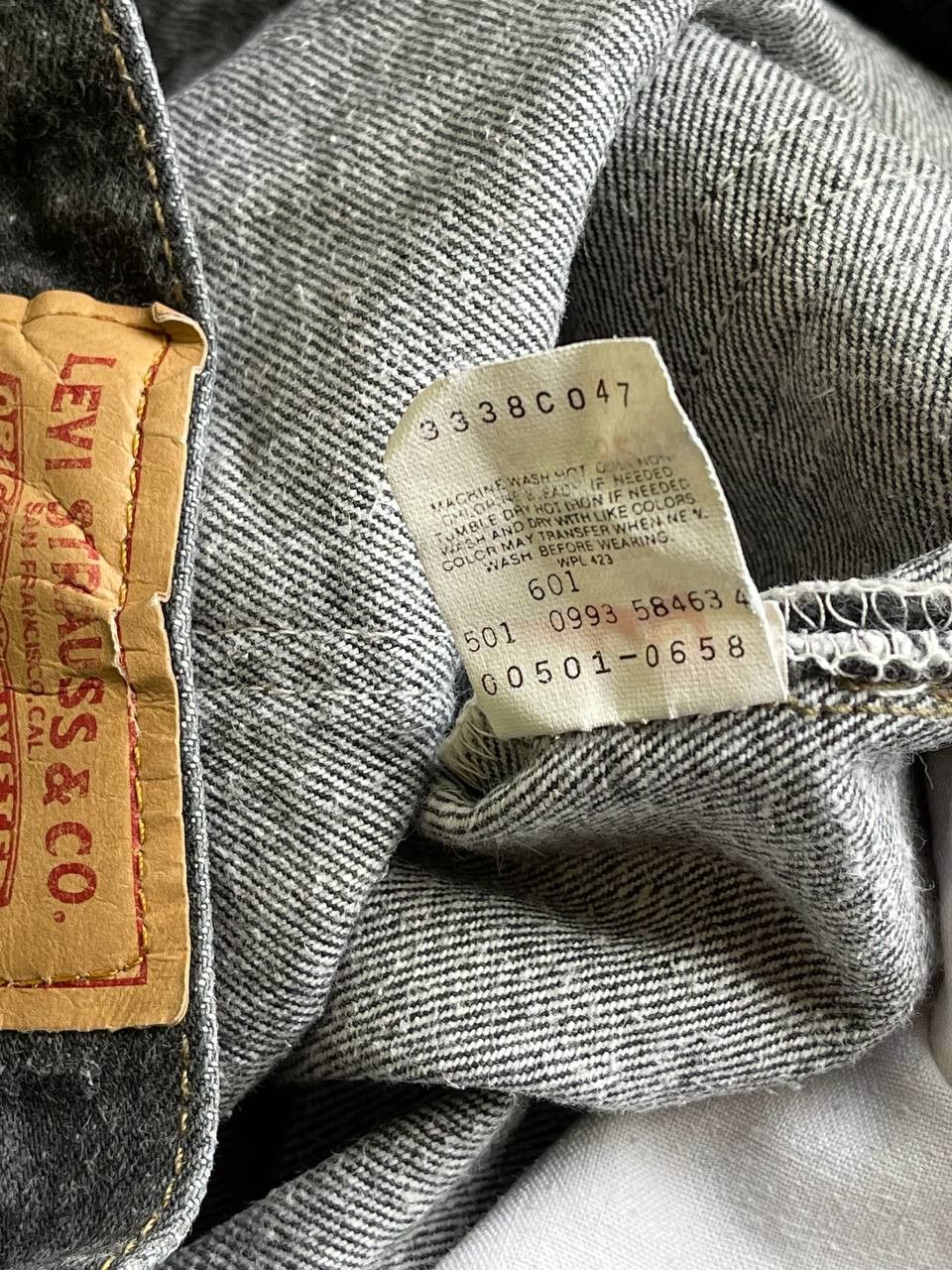 Levi's × Levi's Vintage Clothing × Vintage Vintage Levis 501 Red Tab Logo Jeans Washed Denim Pants Size US 32 / EU 48 - 7 Thumbnail