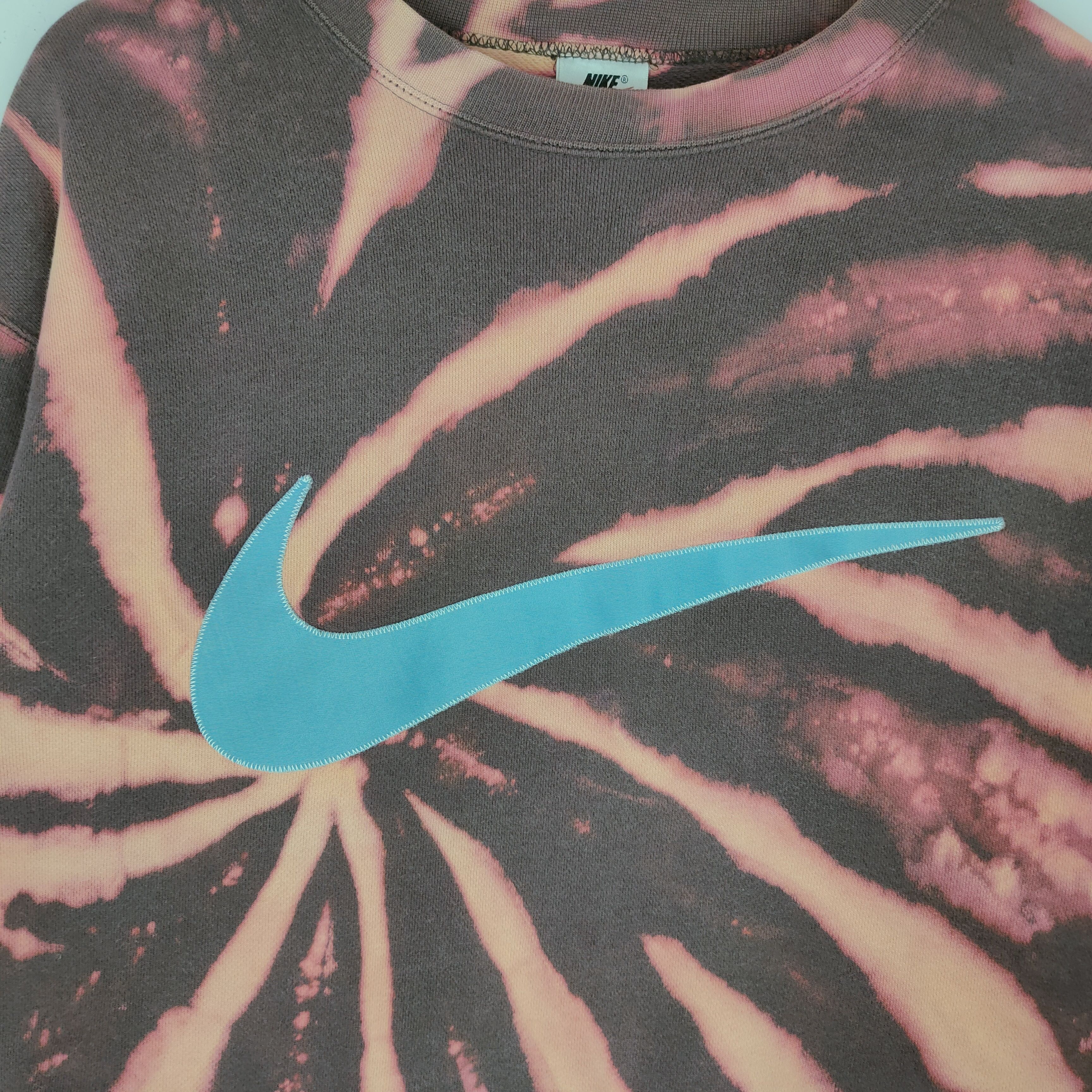 Nike Vintage 90s NIKE EMBROIDERY SWOOSH Bleach Wash Sweatshirt Size US L / EU 52-54 / 3 - 3 Thumbnail