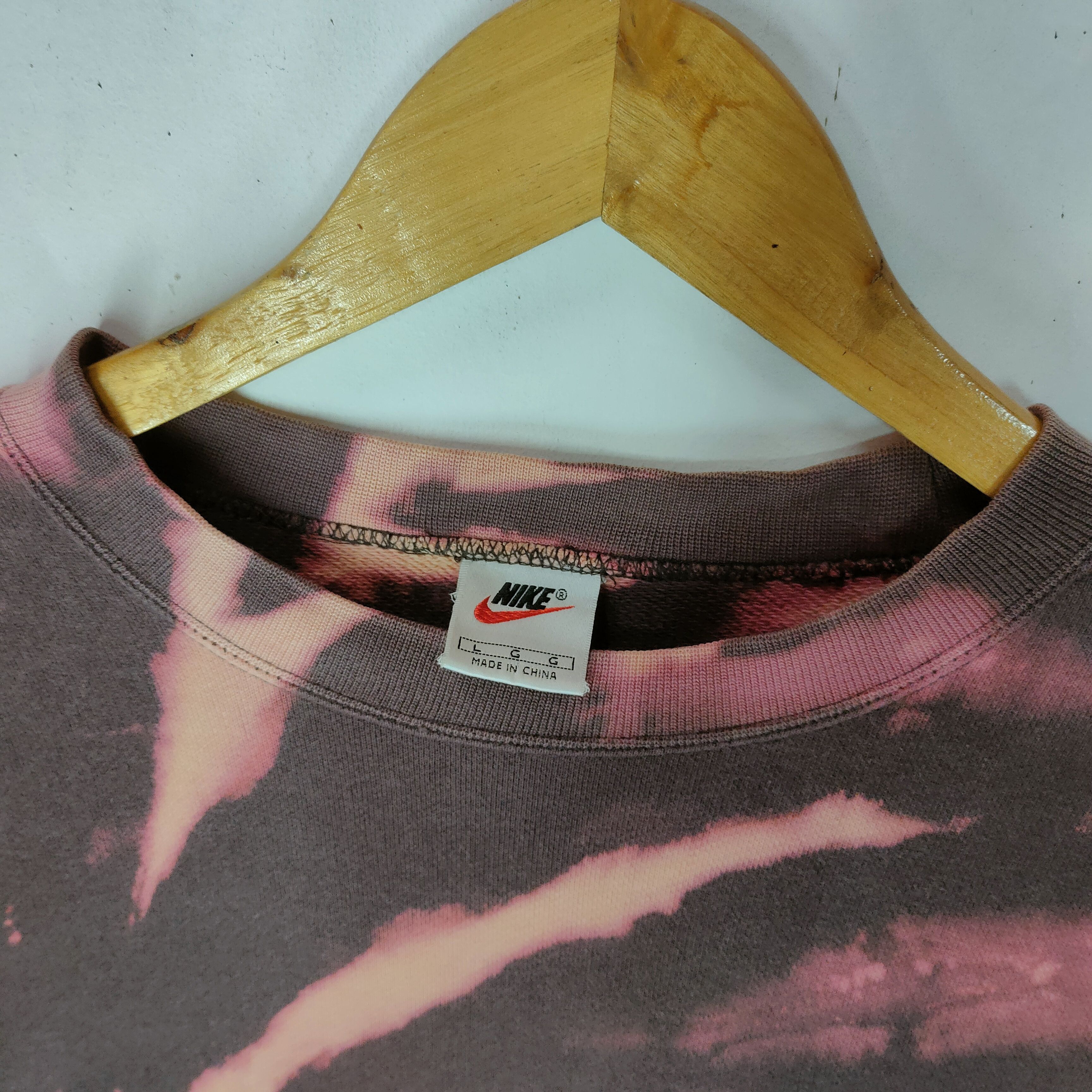 Nike Vintage 90s NIKE EMBROIDERY SWOOSH Bleach Wash Sweatshirt Size US L / EU 52-54 / 3 - 6 Thumbnail