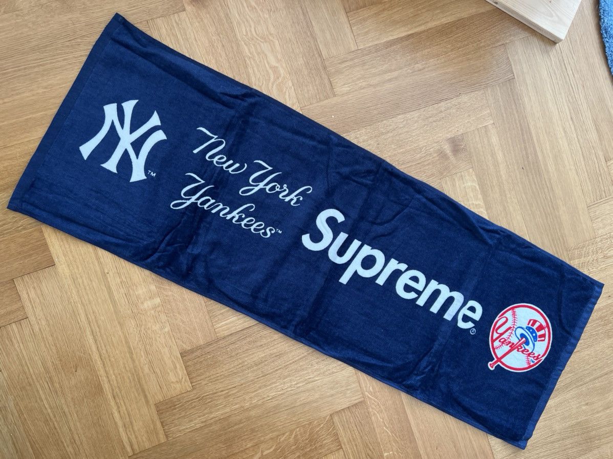 Supreme New York Yankees Hand Towel Red - SS15 - US