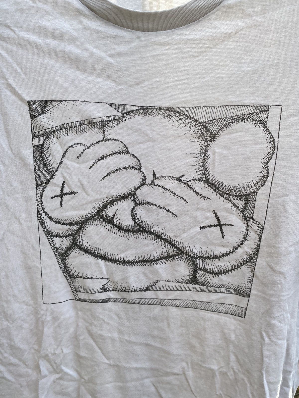Japanese Brand × Kaws × Uniqlo Kaws X Uniqlo T-shirt Size US M / EU 48-50 / 2 - 2 Thumbnail