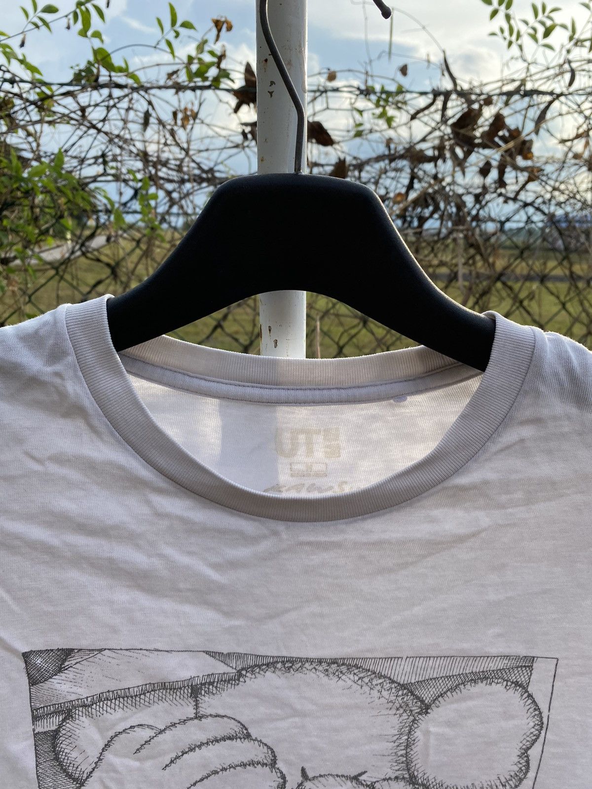 Japanese Brand × Kaws × Uniqlo Kaws X Uniqlo T-shirt Size US M / EU 48-50 / 2 - 4 Thumbnail