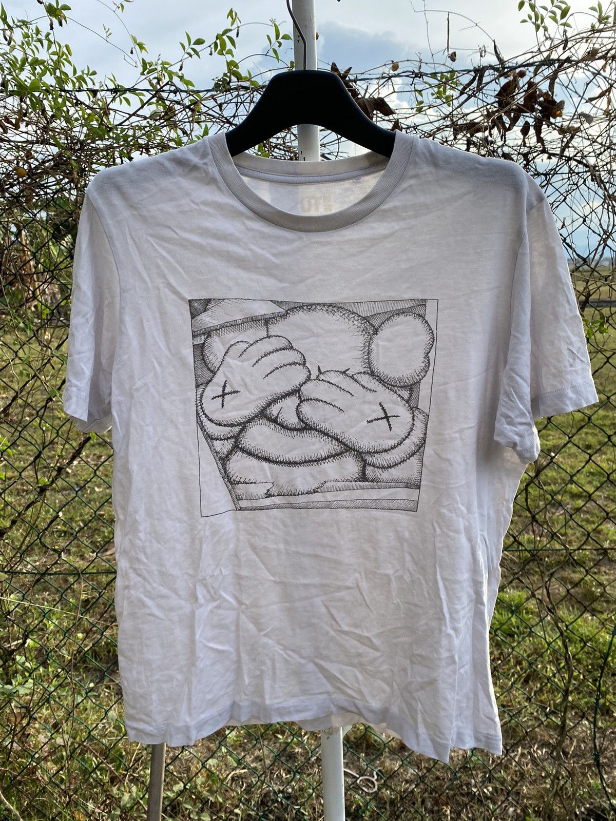 Japanese Brand × Kaws × Uniqlo Kaws X Uniqlo T-shirt Size US M / EU 48-50 / 2 - 1 Thumbnail