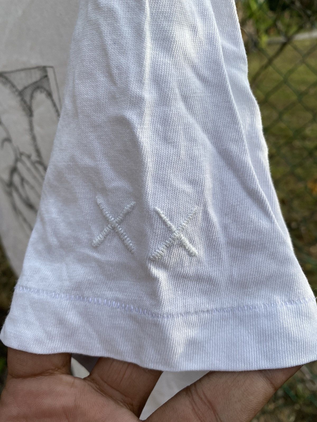 Japanese Brand × Kaws × Uniqlo Kaws X Uniqlo T-shirt Size US M / EU 48-50 / 2 - 3 Thumbnail