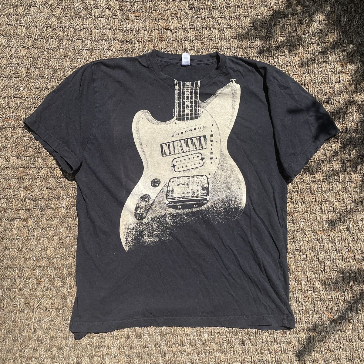 NIRVANA ギターデザイン Tシャツ M Nirvana Guitar T Shirt | Grailed