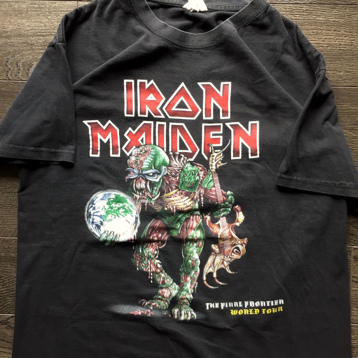 Band Tees × Iron Maiden × Vintage Vintage Iron Maiden The Final Frontier Tour T Shirt Size US L / EU 52-54 / 3 - 2 Thumbnail