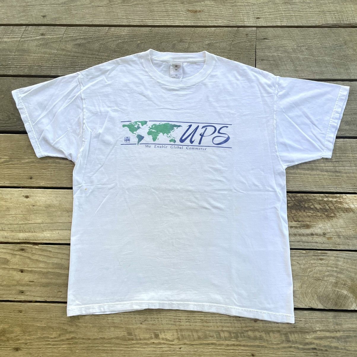 Fruit Of The Loom × Vintage Vintage 90s UPS Mail Global Commerce Promo T Shirt Size US XL / EU 56 / 4 - 1 Thumbnail