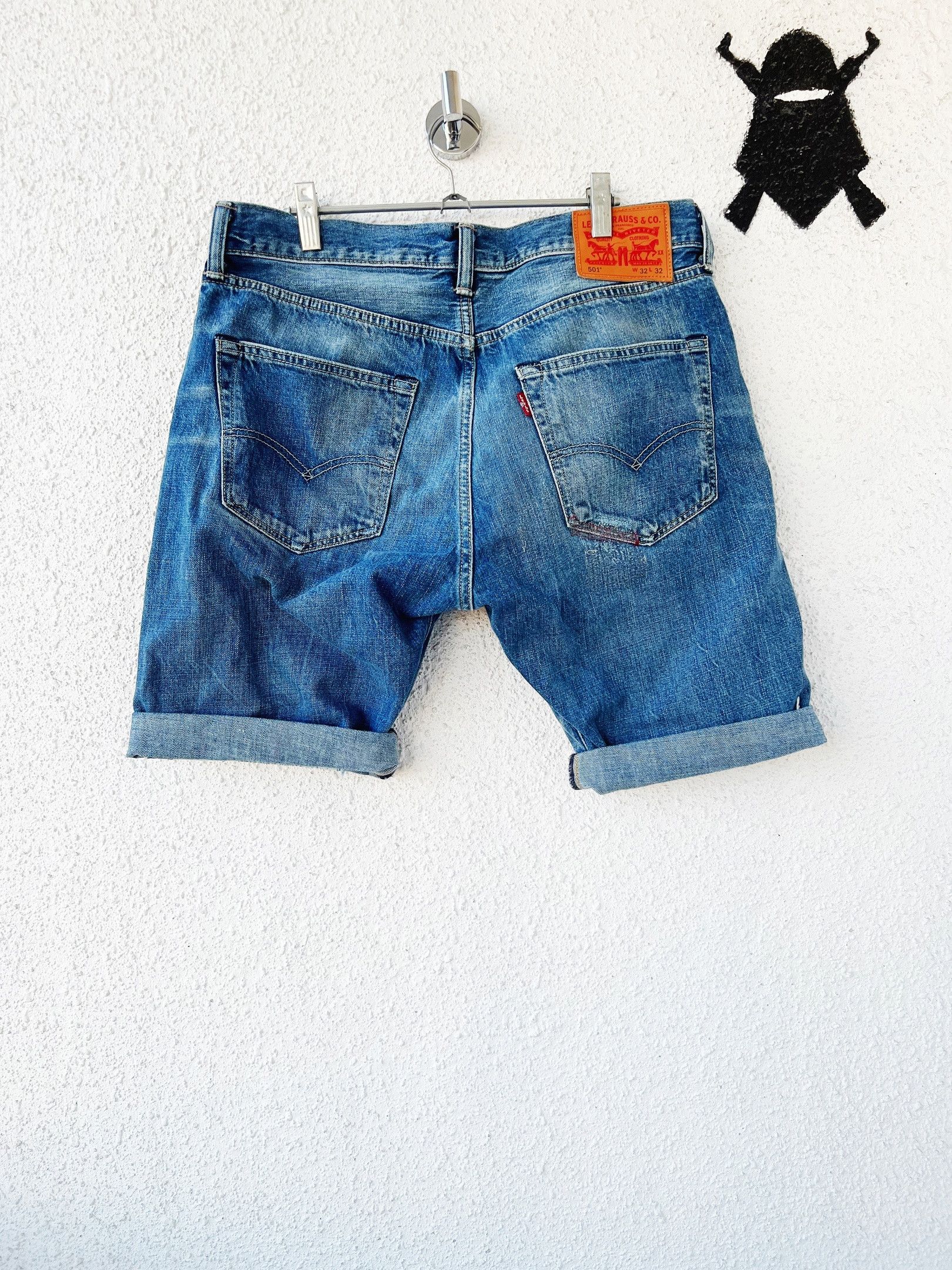 LEVIS DISTRESSED DENIM SHORTS SELVEDGE 501 32X32 Bottoms