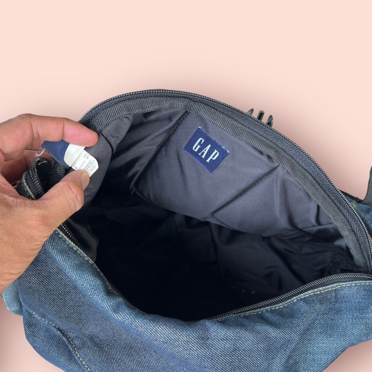 Gap × Japanese Brand VINTAGE GAP DENIM CROSSBODY BODYBAG Size ONE SIZE - 24 Thumbnail