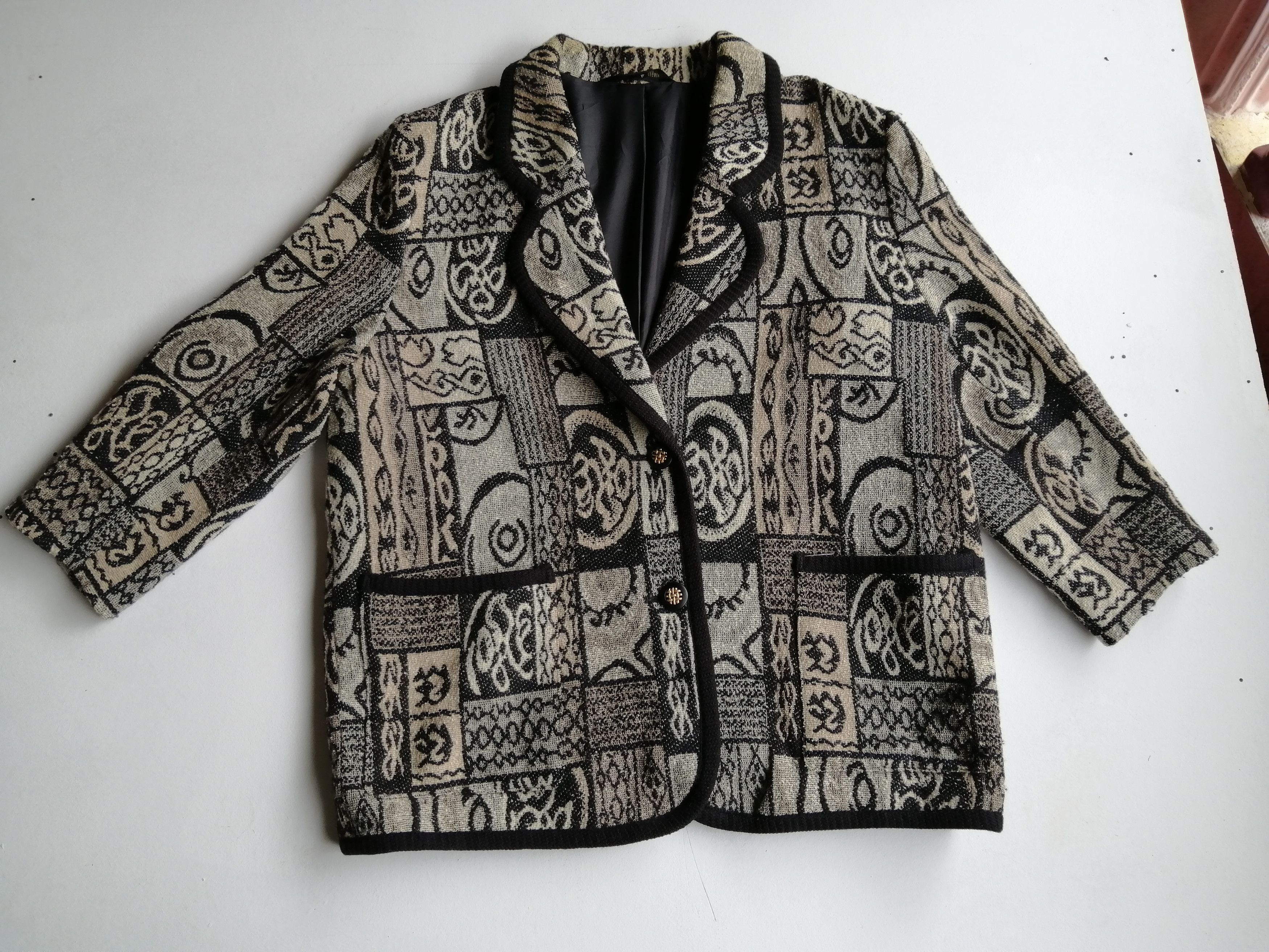 Vintage Ladies Fashion and Elegance Full Printed Coat