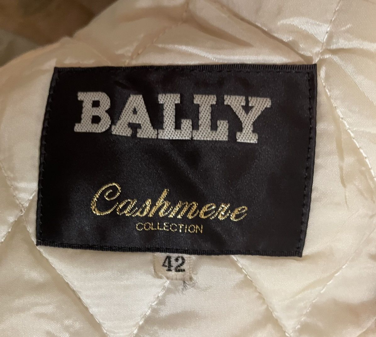 Bally × Vintage Grail💥 Vintage 90s Bally Quilted Floral Cashmere Jacket Size L / US 10 / IT 46 - 8 Thumbnail