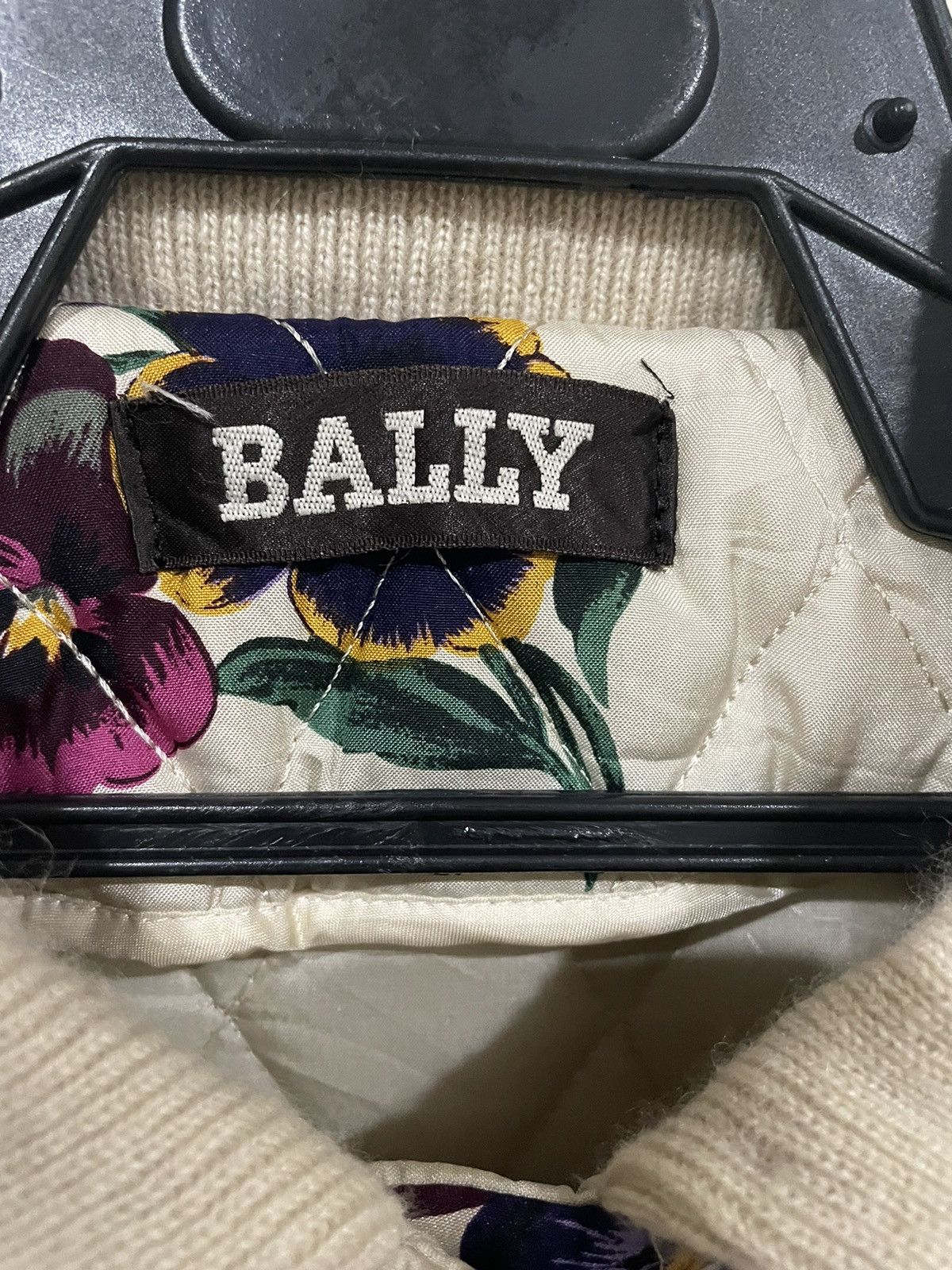 Bally × Vintage Grail💥 Vintage 90s Bally Quilted Floral Cashmere Jacket Size L / US 10 / IT 46 - 9 Thumbnail