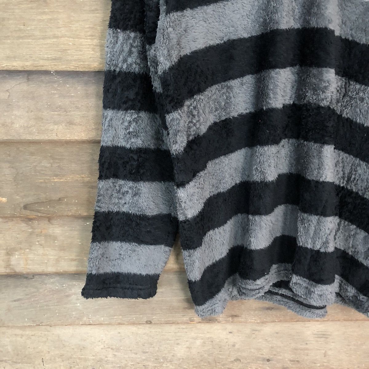 Disney Uniqlo X Mickey Disney Shag Shaggy fleece Fur Knitwear #7026 Size M / US 6-8 / IT 42-44 - 4 Thumbnail