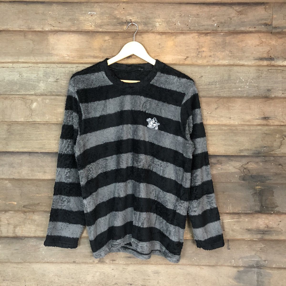 Disney Uniqlo X Mickey Disney Shag Shaggy fleece Fur Knitwear #7026 Size M / US 6-8 / IT 42-44 - 1 Thumbnail