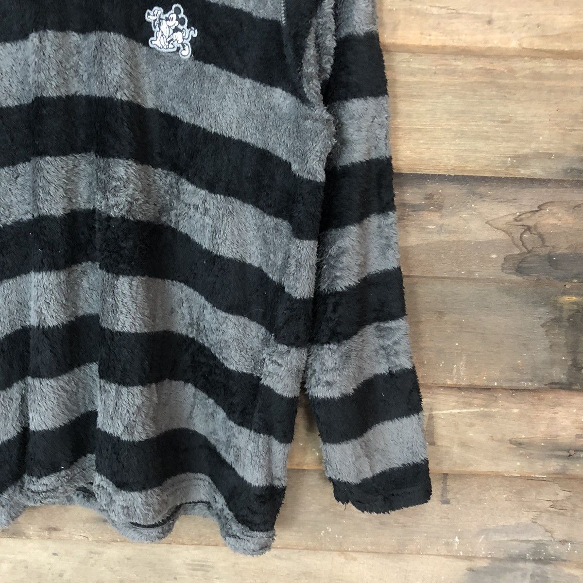 Disney Uniqlo X Mickey Disney Shag Shaggy fleece Fur Knitwear #7026 Size M / US 6-8 / IT 42-44 - 5 Thumbnail