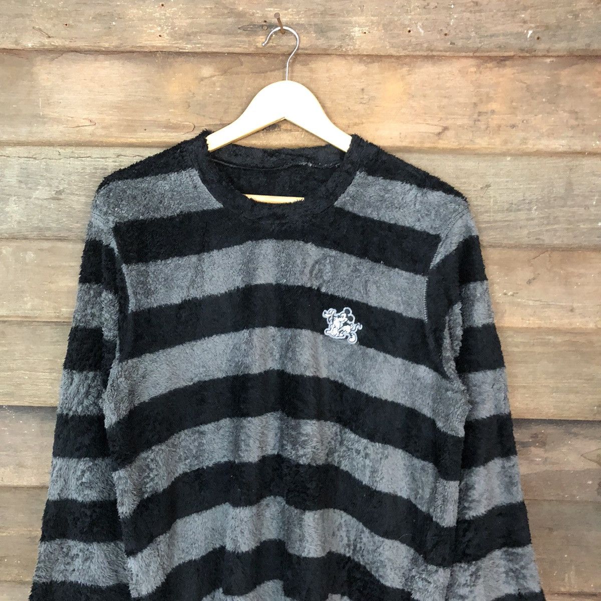 Disney Uniqlo X Mickey Disney Shag Shaggy fleece Fur Knitwear #7026 Size M / US 6-8 / IT 42-44 - 2 Thumbnail