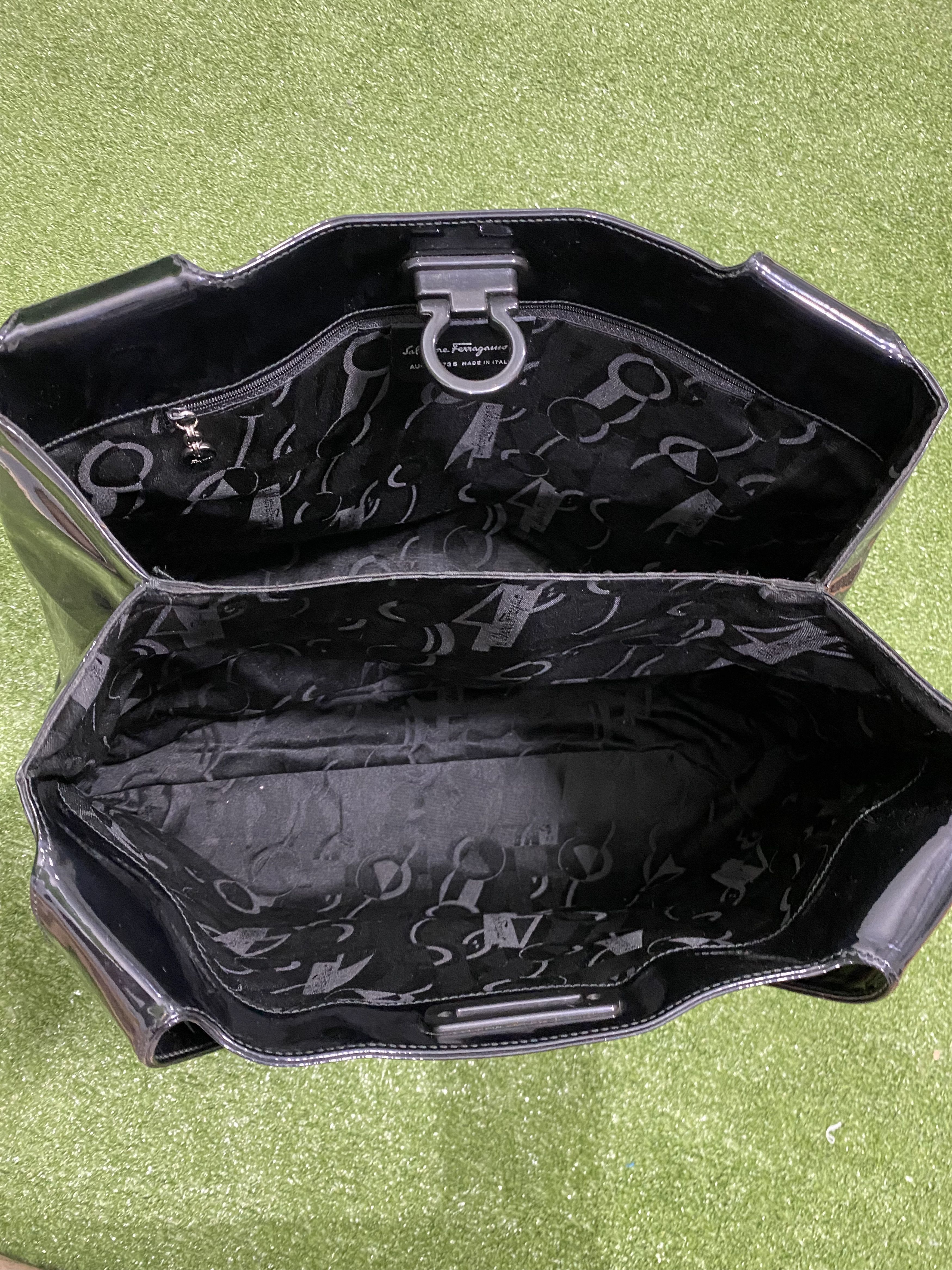 Salvatore Ferragamo × Vintage 🚨Vintage salvatore ferragamo 00s patent leather handbag Size ONE SIZE - 8 Thumbnail