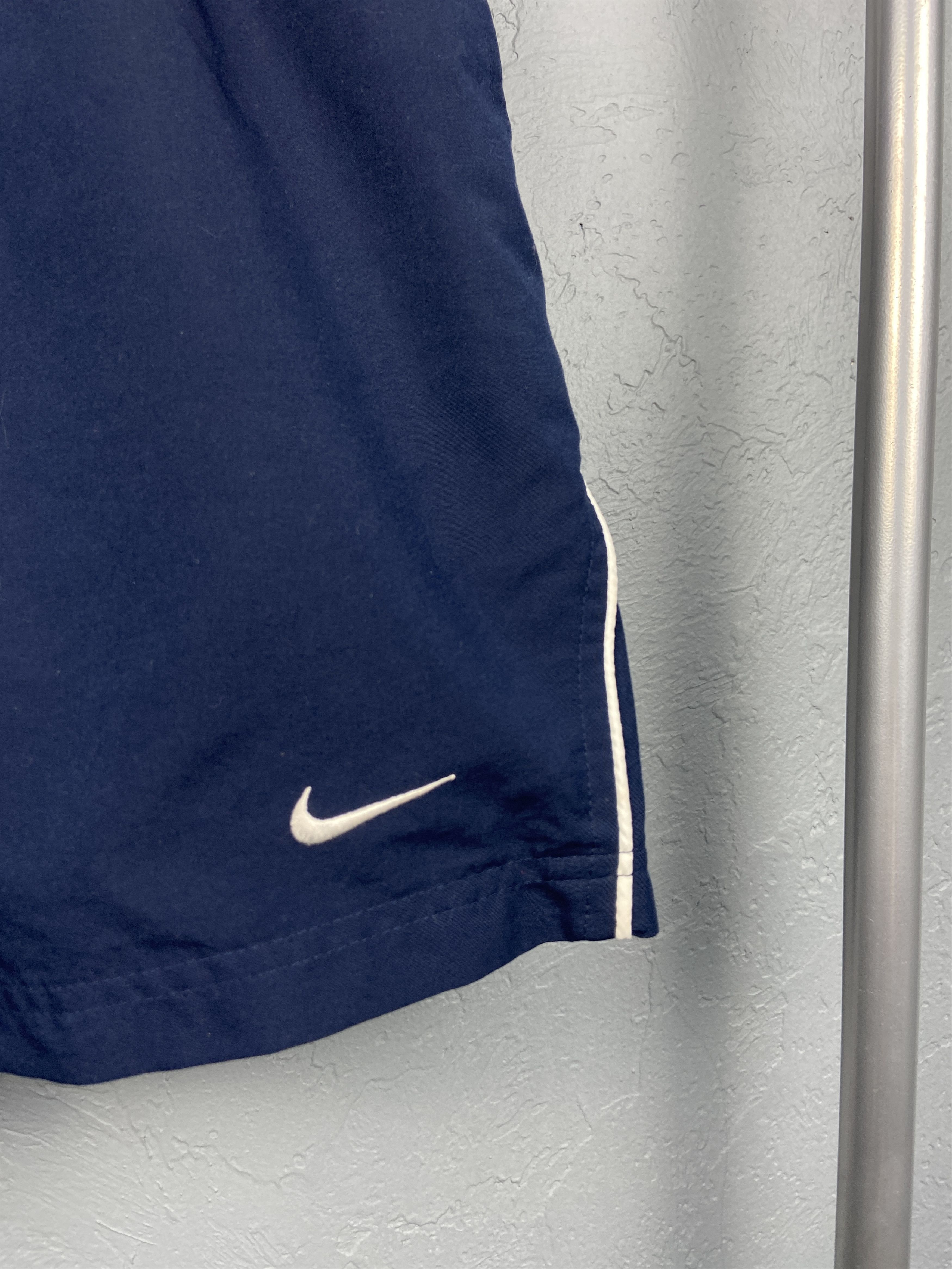 Nike Nike Vintage Nylon Mens Shorts Y2K Size US 32 / EU 48 - 2 Thumbnail
