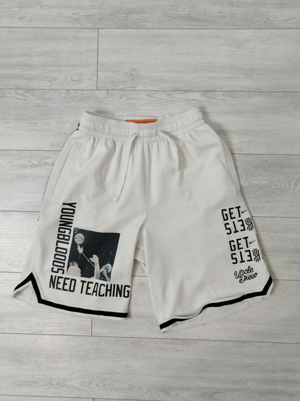 Nike Nike Kyrie Irving DNA Shorts Uncle Drew White Black Size US 30 / EU 46 - 12 Thumbnail