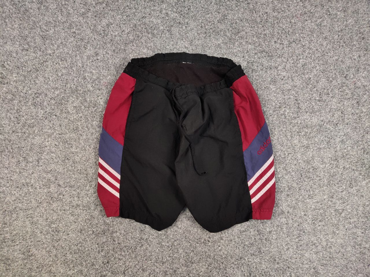 Adidas Vintage 90's Adidas Shorts Logo Black Casual Y2K Streetwear Size US 34 / EU 50 - 1 Thumbnail