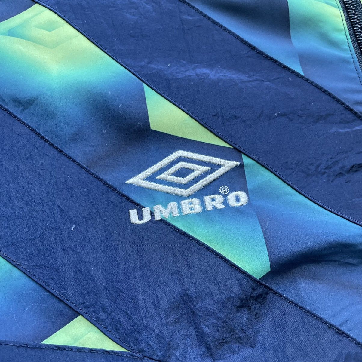 Umbro 90s NiVELCRACK interdimensional crinkle nylon track jacket Size US L / EU 52-54 / 3 - 7 Thumbnail