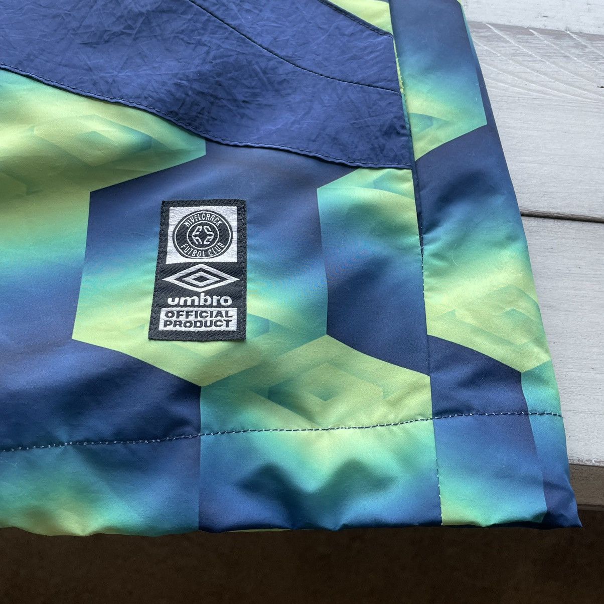 Umbro 90s NiVELCRACK interdimensional crinkle nylon track jacket Size US L / EU 52-54 / 3 - 8 Thumbnail