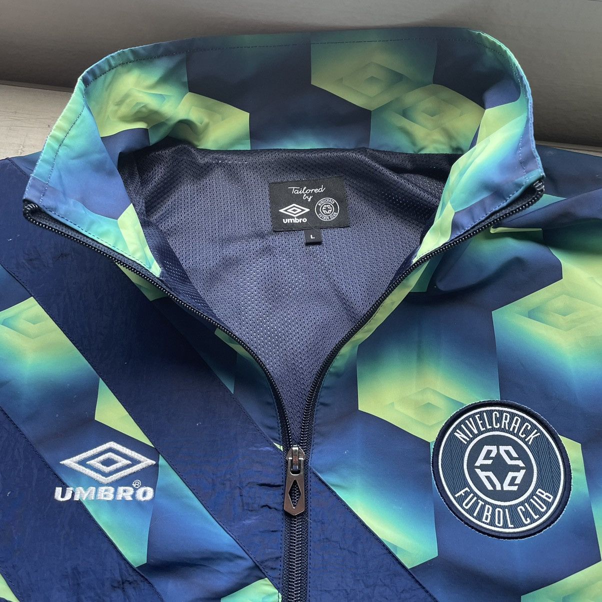 Umbro 90s NiVELCRACK interdimensional crinkle nylon track jacket Size US L / EU 52-54 / 3 - 5 Thumbnail