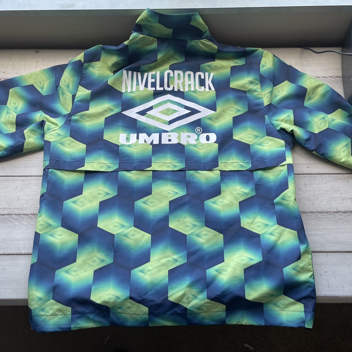 Umbro 90s NiVELCRACK interdimensional crinkle nylon track jacket Size US L / EU 52-54 / 3 - 3 Thumbnail