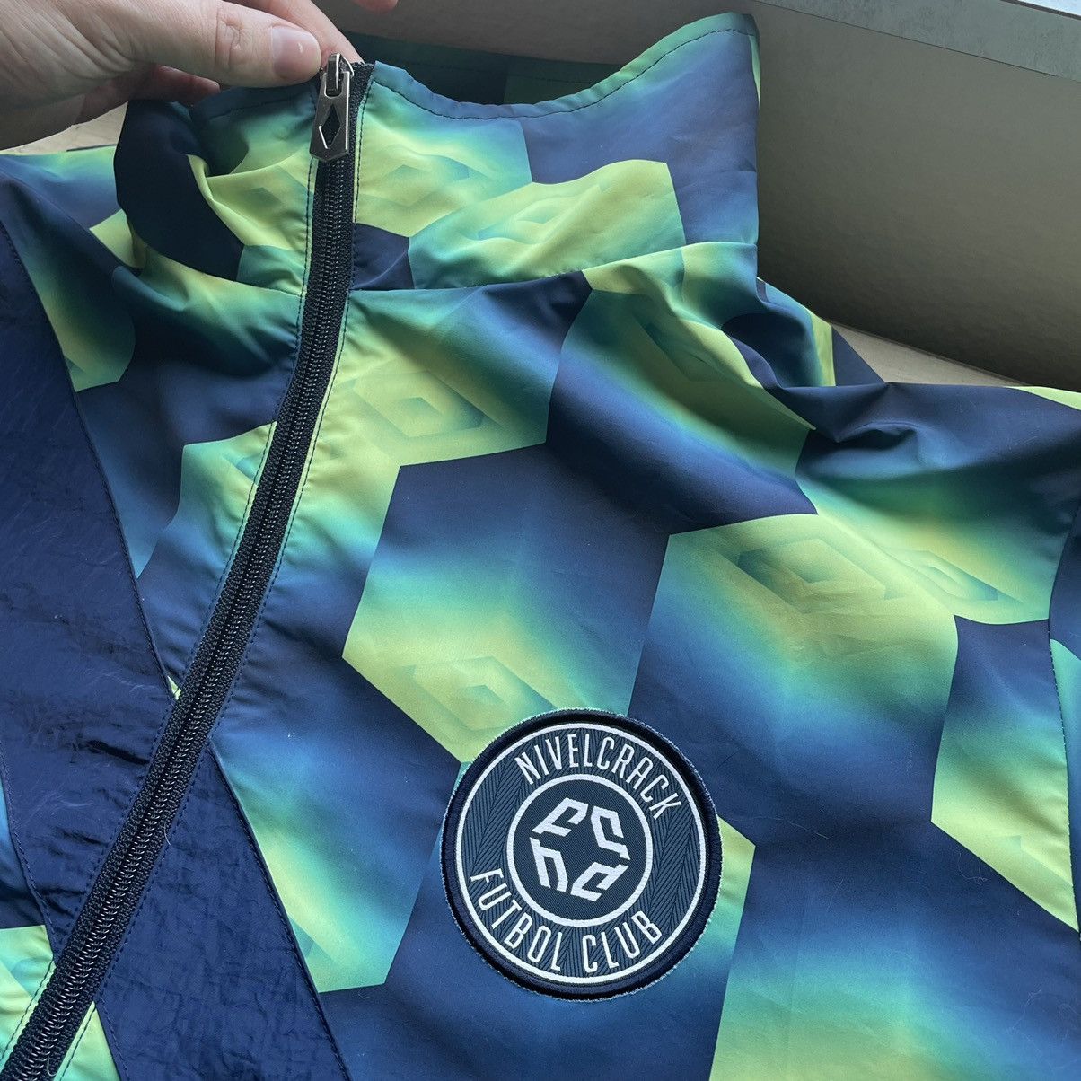 Umbro 90s NiVELCRACK interdimensional crinkle nylon track jacket Size US L / EU 52-54 / 3 - 6 Thumbnail