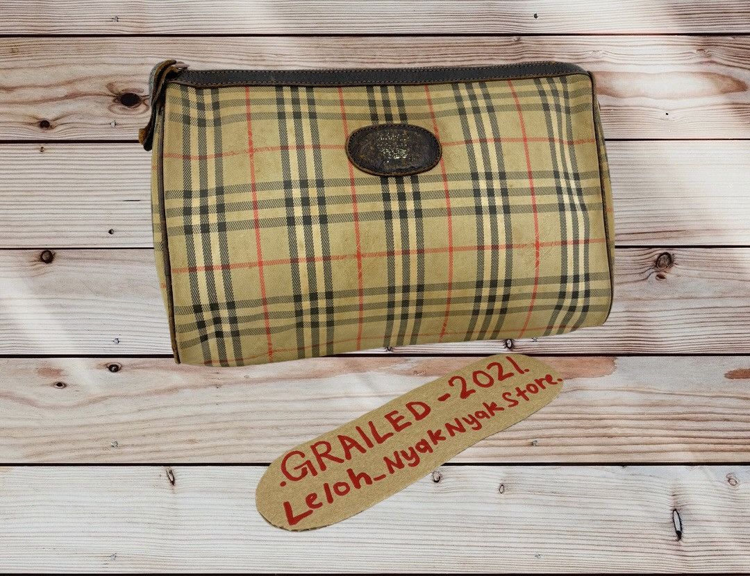 Burberry Burberrys Vintage Nova Checked Monogram Clutch Size ONE SIZE - 1 Thumbnail