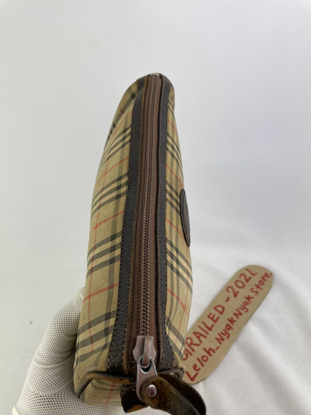 Burberry Burberrys Vintage Nova Checked Monogram Clutch Size ONE SIZE - 10 Thumbnail