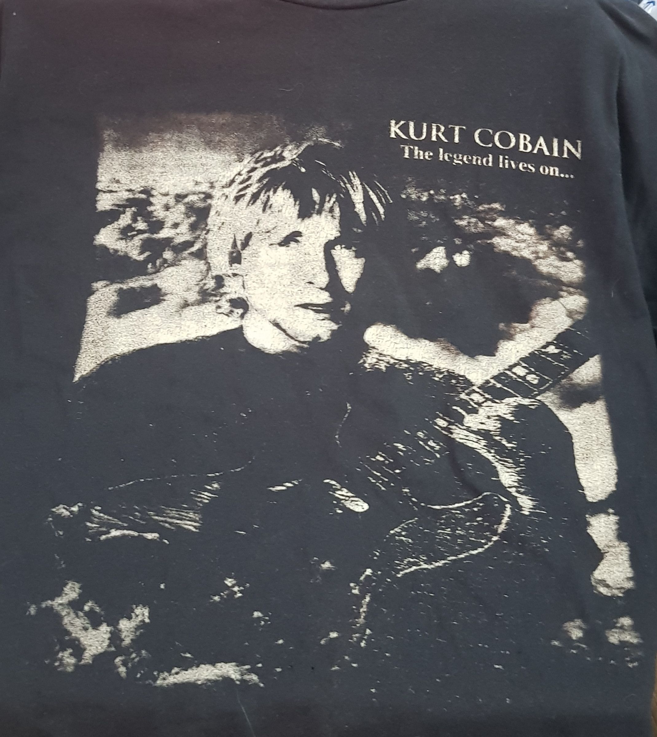 Nirvana Kurt Cobain.... The Legend Lives On tshirt Size US L / EU 52-54 / 3 - 6 Thumbnail