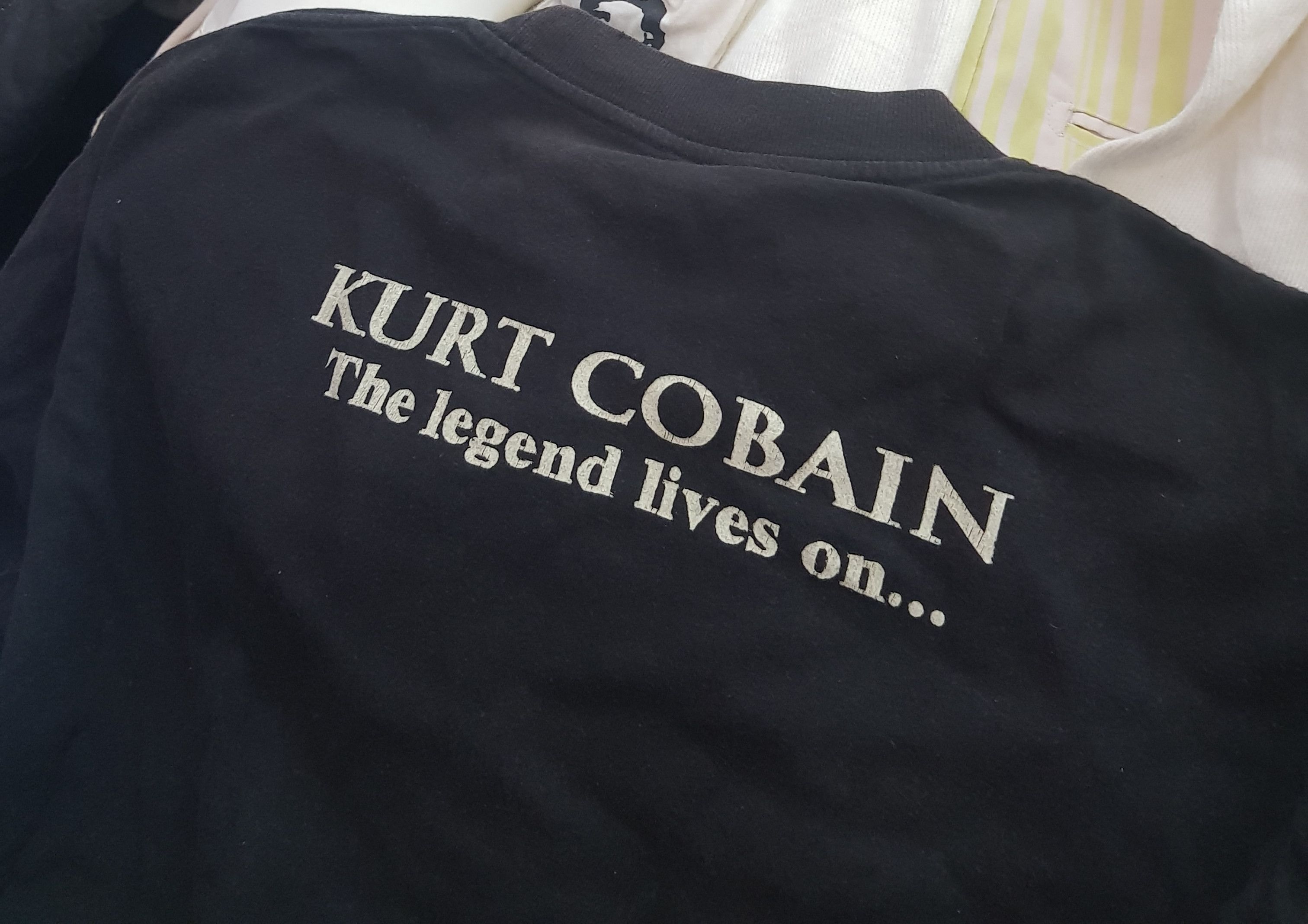 Nirvana Kurt Cobain.... The Legend Lives On tshirt Size US L / EU 52-54 / 3 - 8 Thumbnail