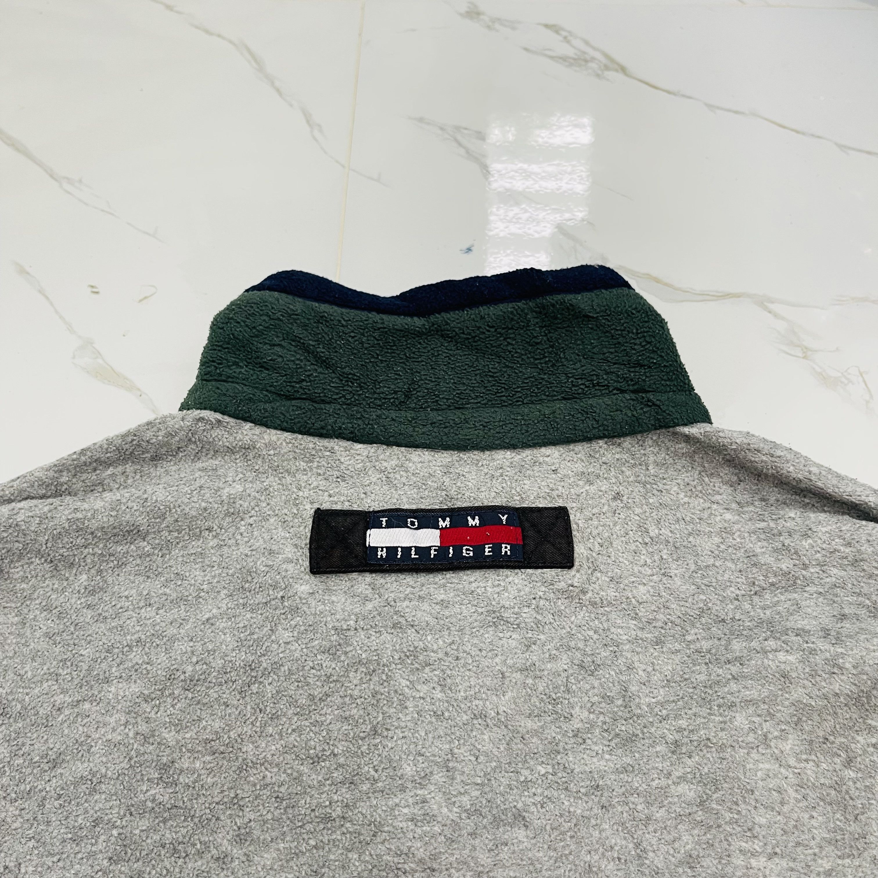 Tommy Hilfiger 90s Tommy Hilfiger Half Zip Fleece Sweater Size US L / EU 52-54 / 3 - 6 Thumbnail